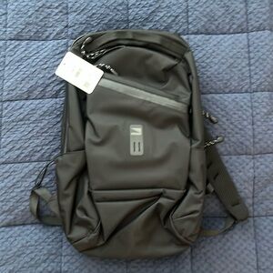 Commuter backpack lander